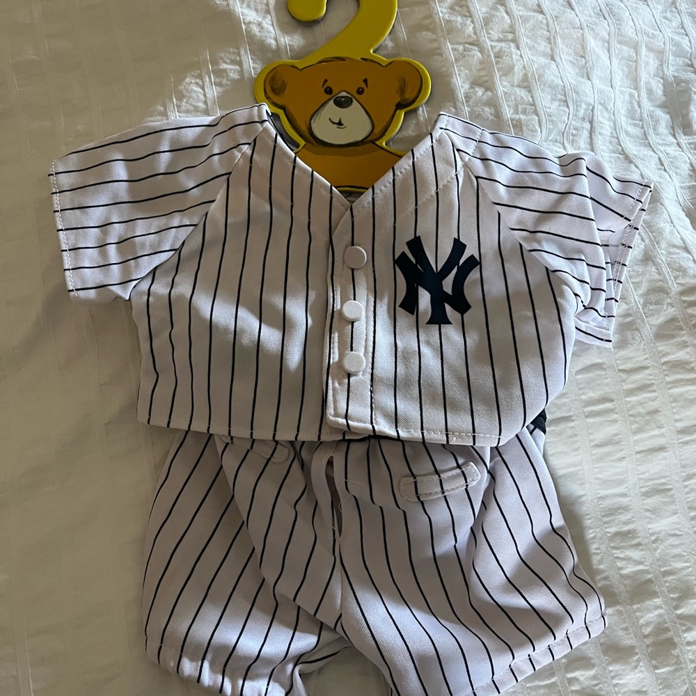 Build a Bear costumes like new -4 of them